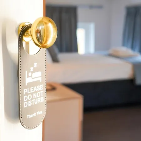 F52 Hotel 3*